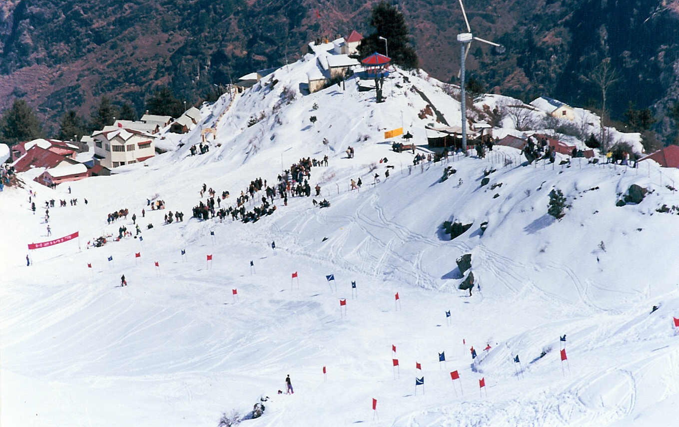Skiing Himalaya Skiinglessons and Snowskiing in Auli, India